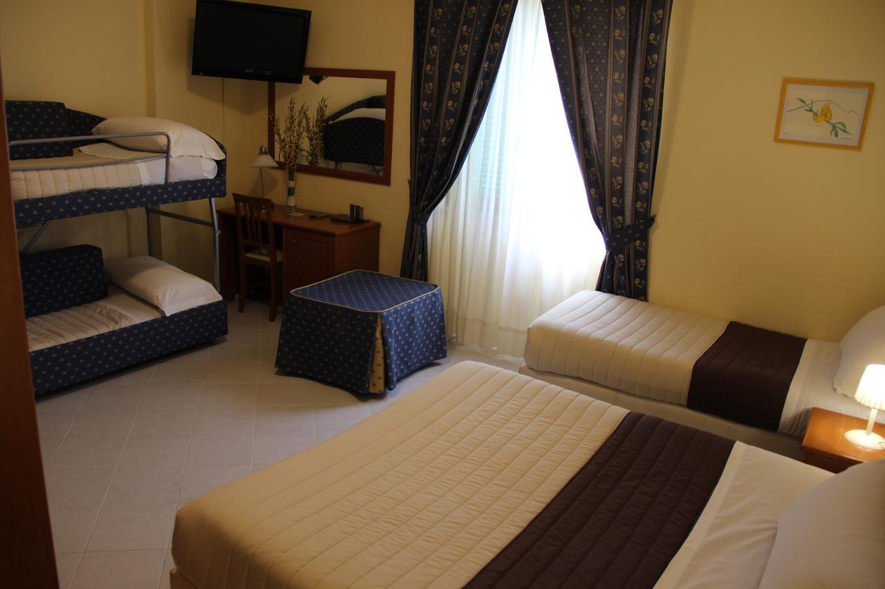 Family Room,631887738:JPEG